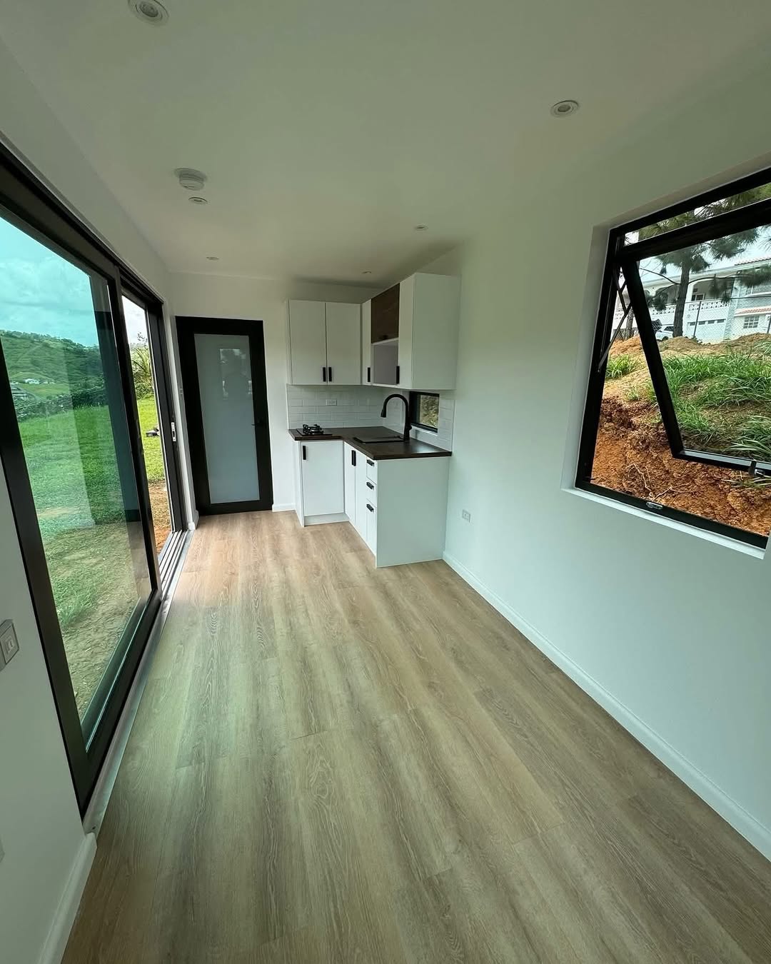 Modern Air-Conditioned Container Office / Accommodation Unit