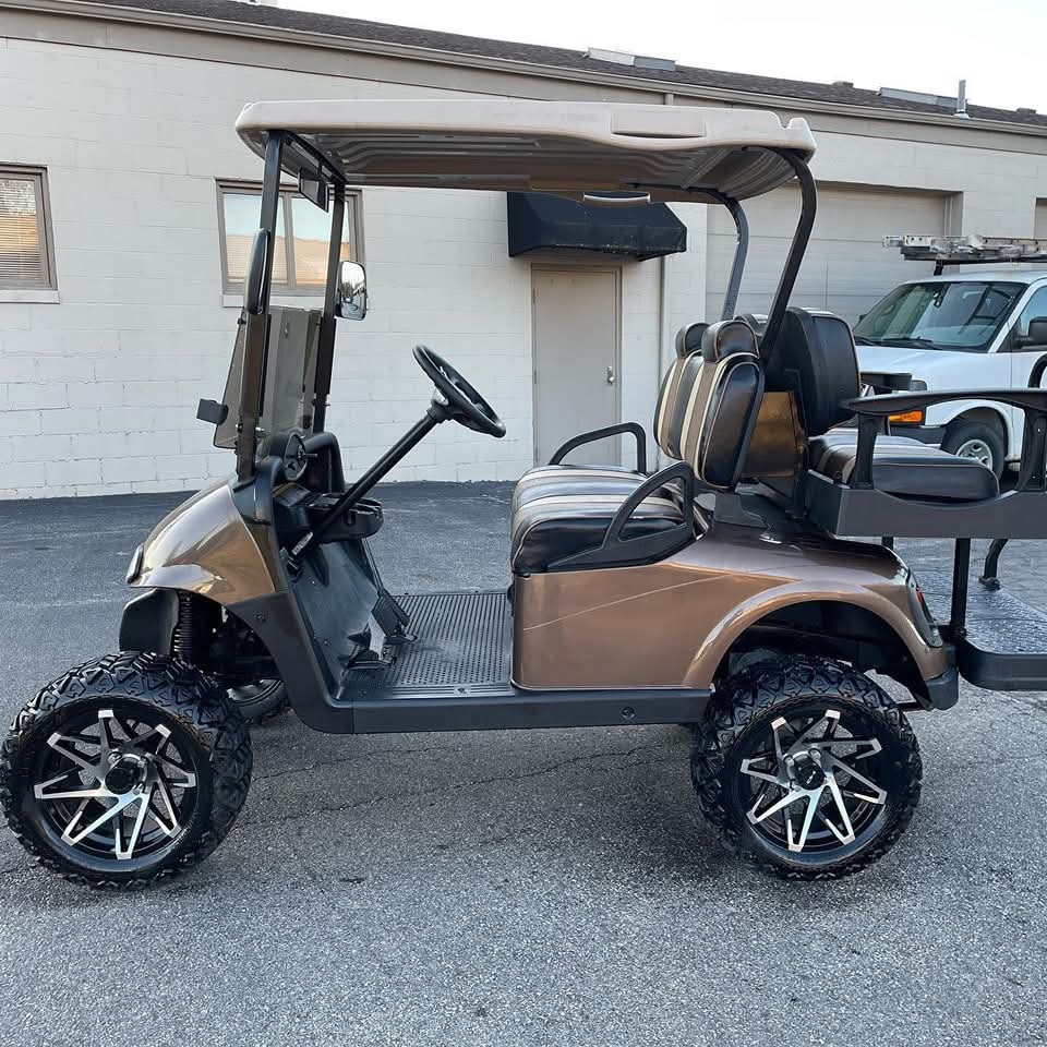 E-Z-GO RXV 48V Electric Golf Cart