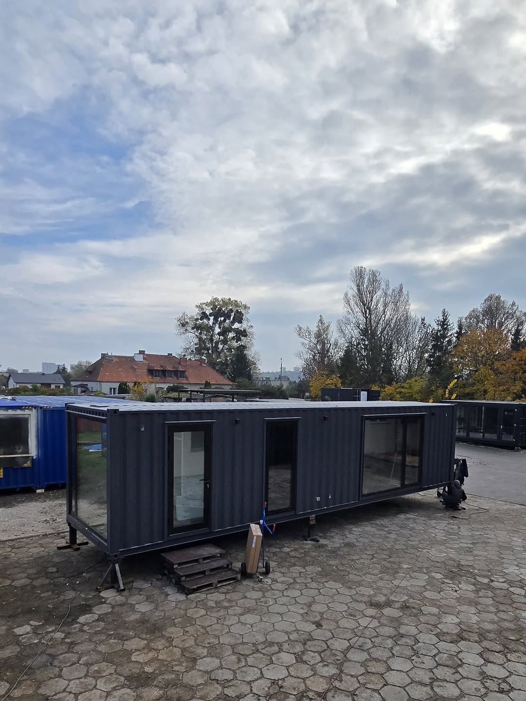 12m / 40ft Modern Glass-Front Container Office / Studio