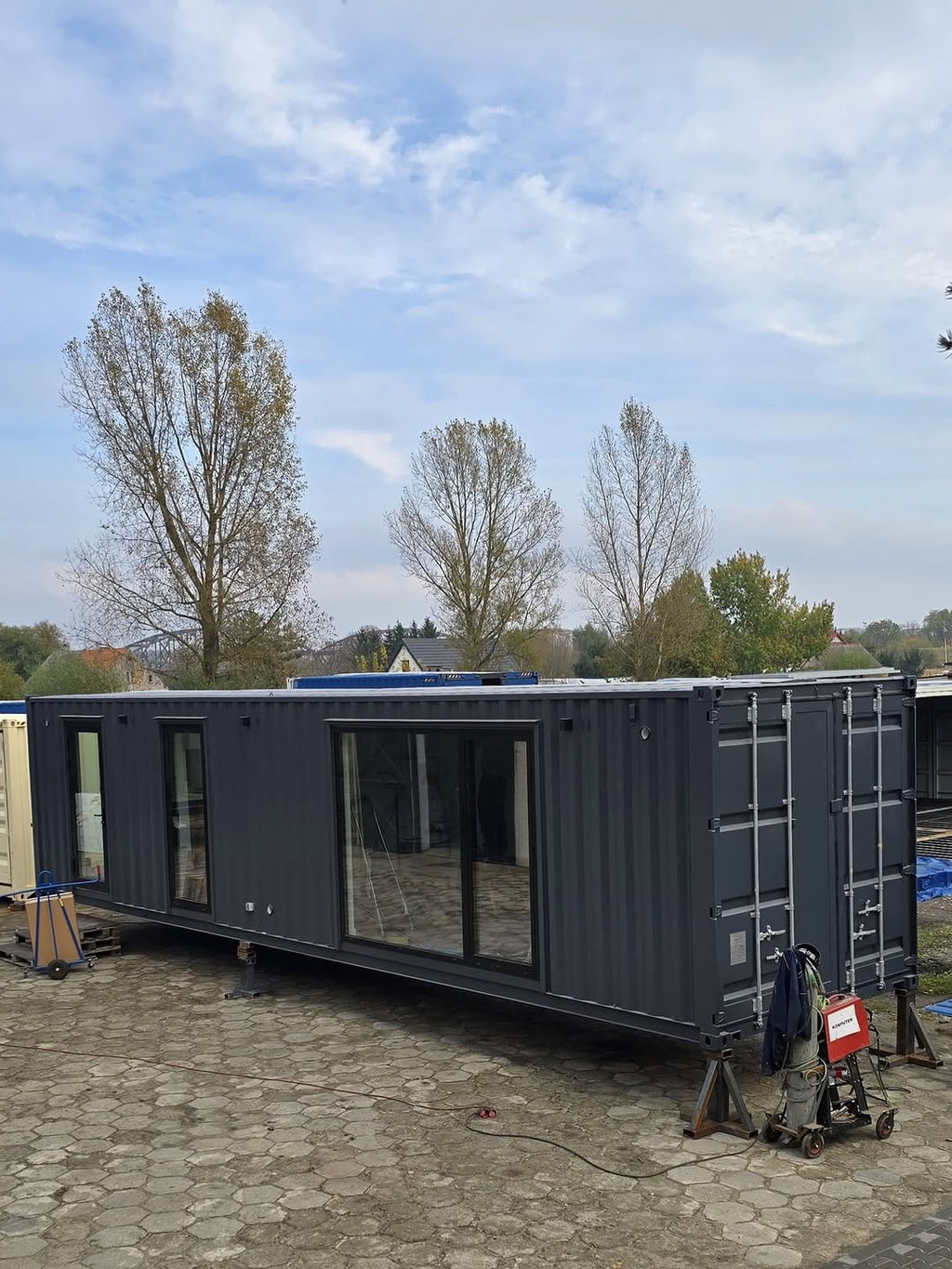 12m / 40ft Modern Glass-Front Container Office / Studio