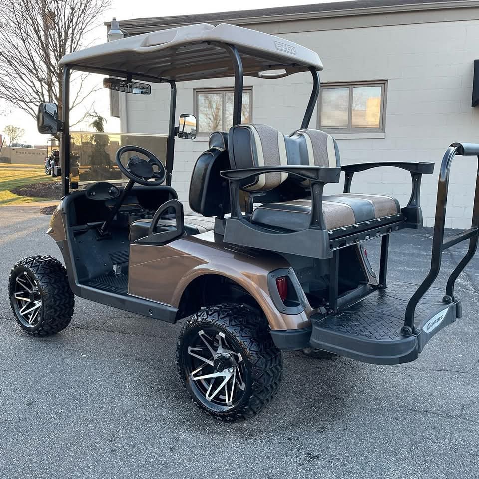 Ezgo RXV 48V Electric Golf Cart. - Image 4