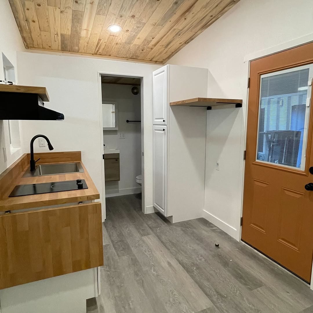 Tiny Home / Portable Cabin on Trailer Specifications