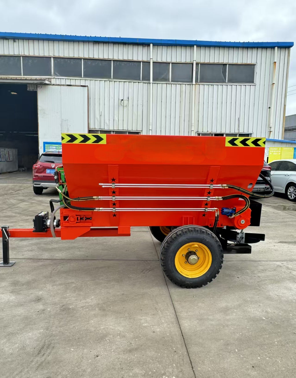 3 m³ Tractor-Towed Hydraulic Double-Disc Fertiliser Spreader – 2–12 m Adjustable Width