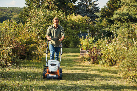 Stihl RMA460V Battery Lawnmower - Image 2