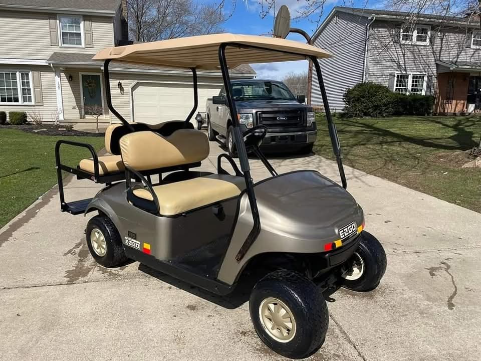 2015 EZ-GO TXT-48 Electric Golf Cart - Image 2