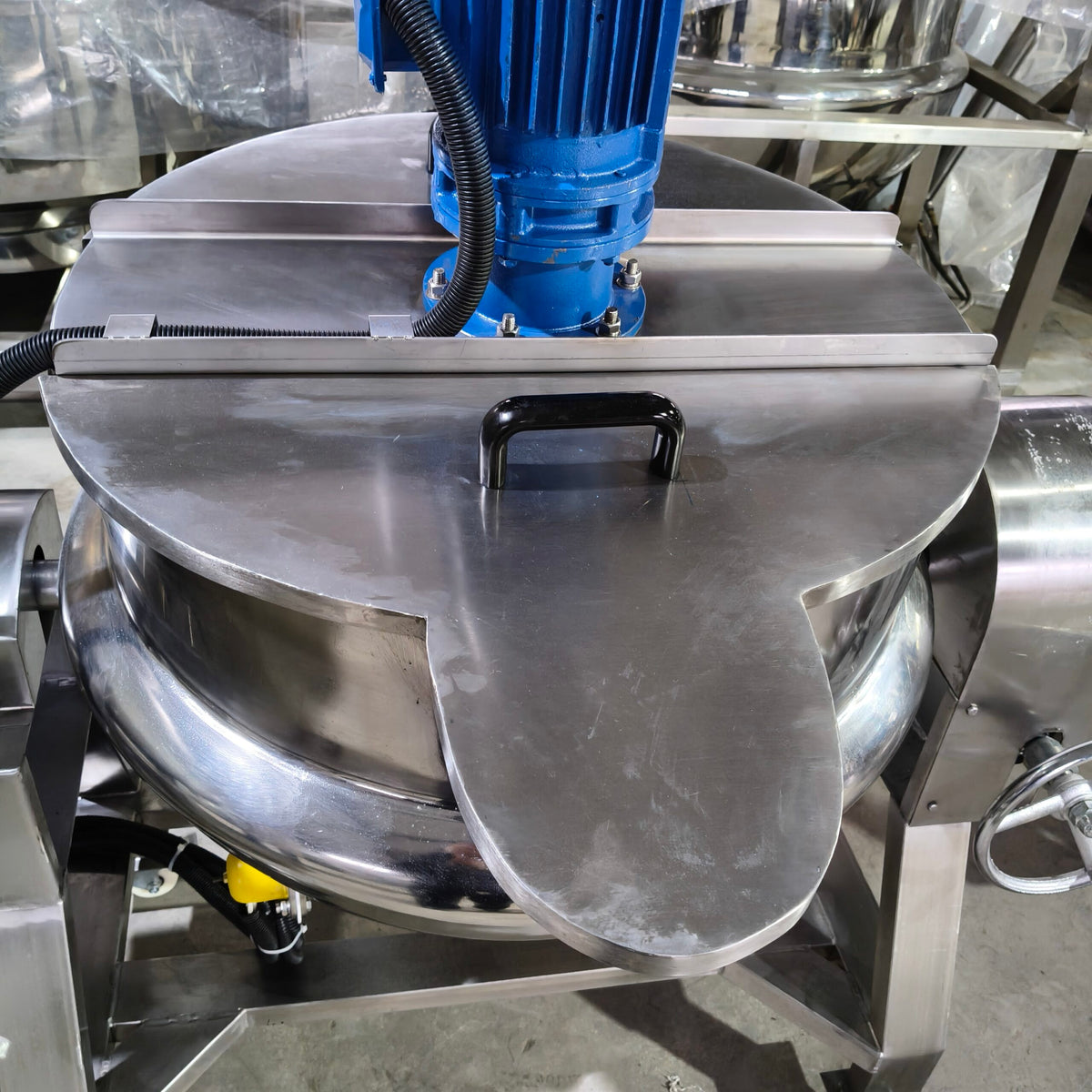 100L Industrial Electric Jacketed Cooking Kettle with Mixer - Image 6