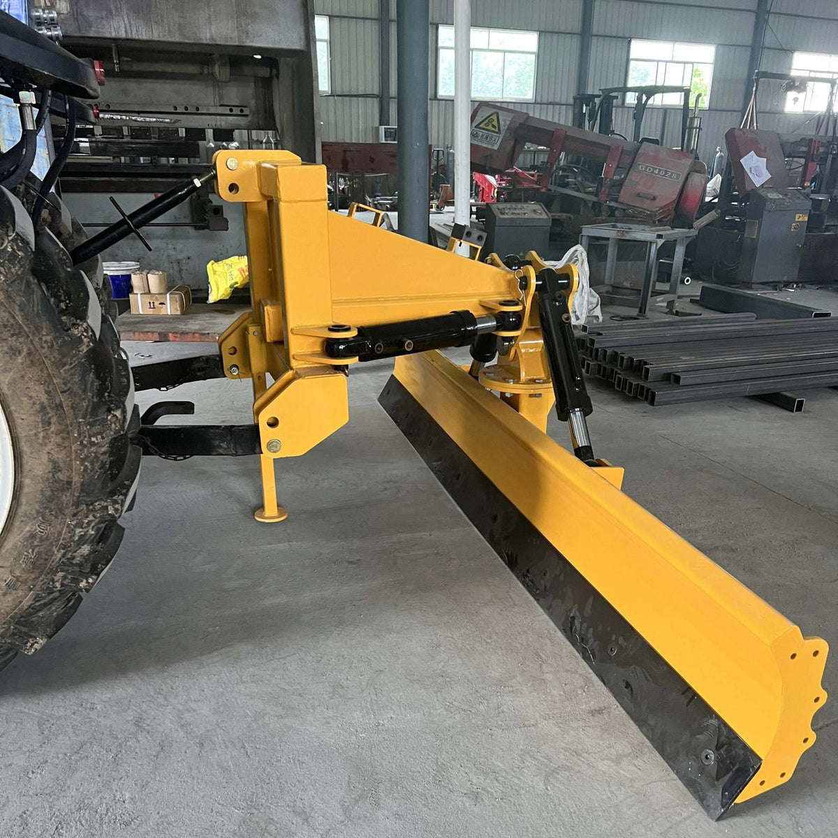 Four-Cylinder Hydraulic Agricultural Land Grader - Image 3