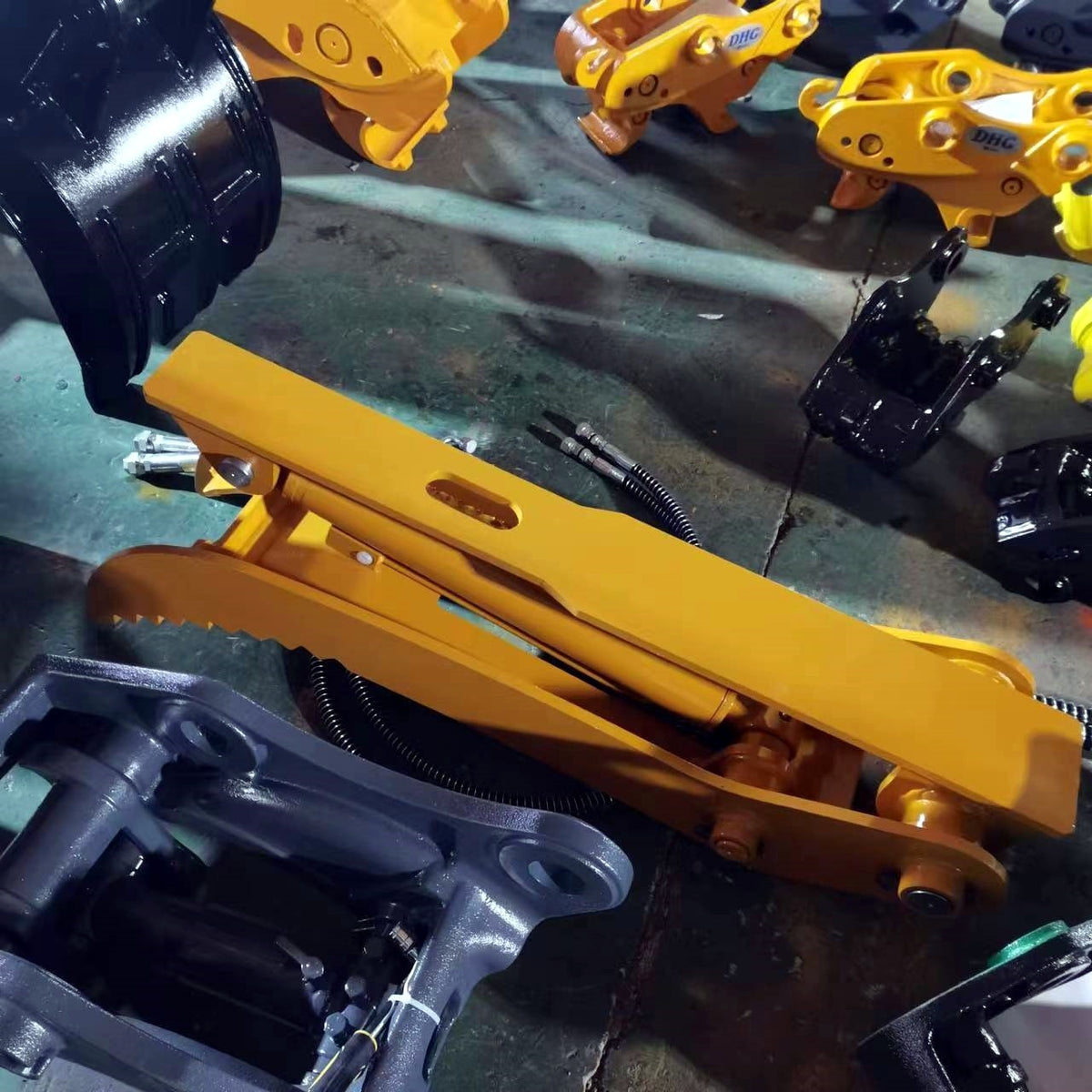 Hydraulic Excavator Thumb Clamp Attachment –2 Ton Excavators - Image 4