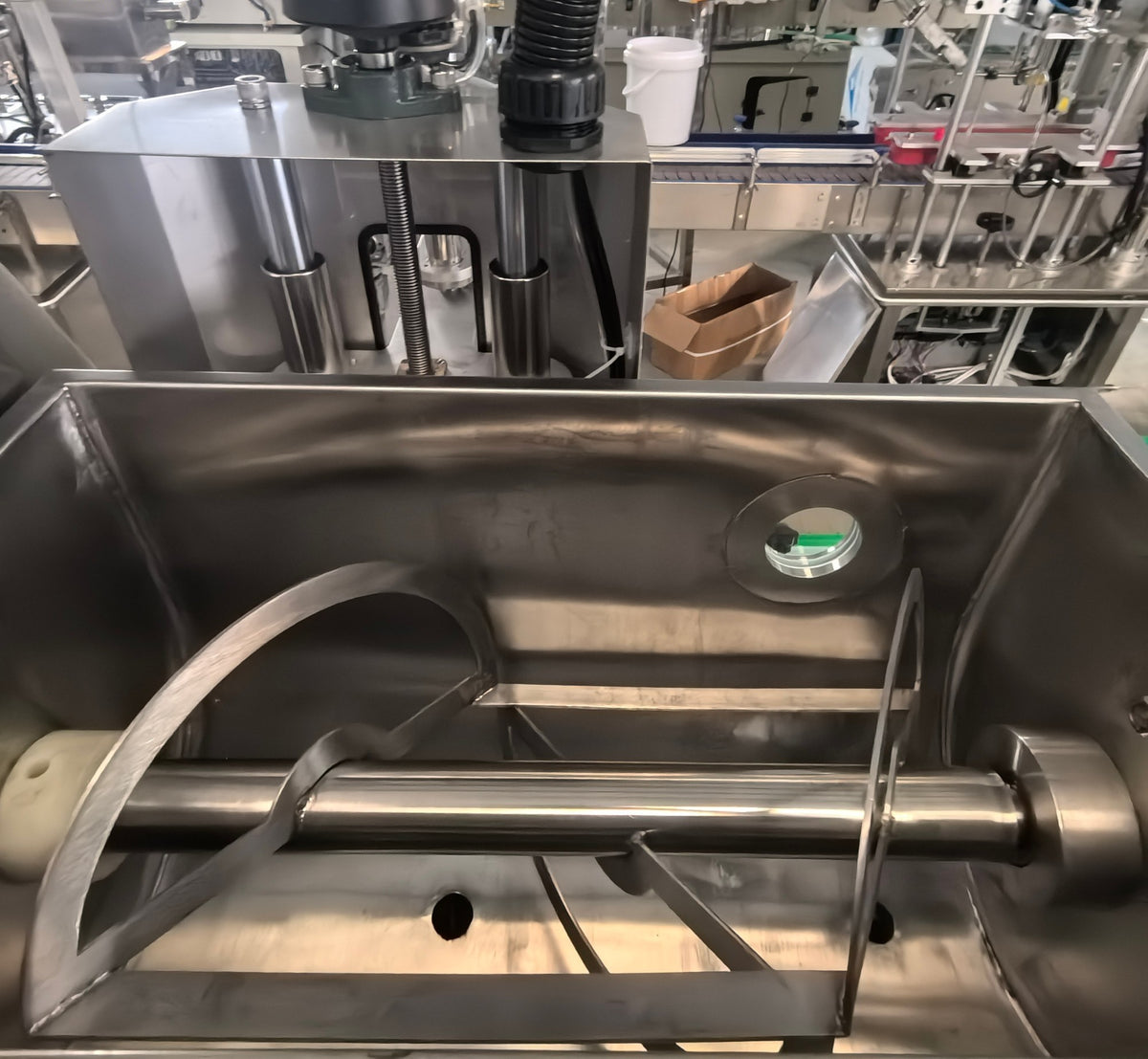 Automatic 2–30 kg Liquid and Paste Weighing Filling Machine - Image 4