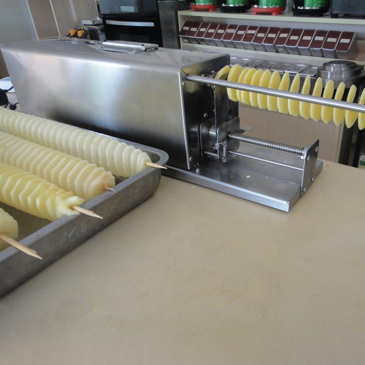Commercial Electric Spiral Potato Cutter – 100 W - Image 4