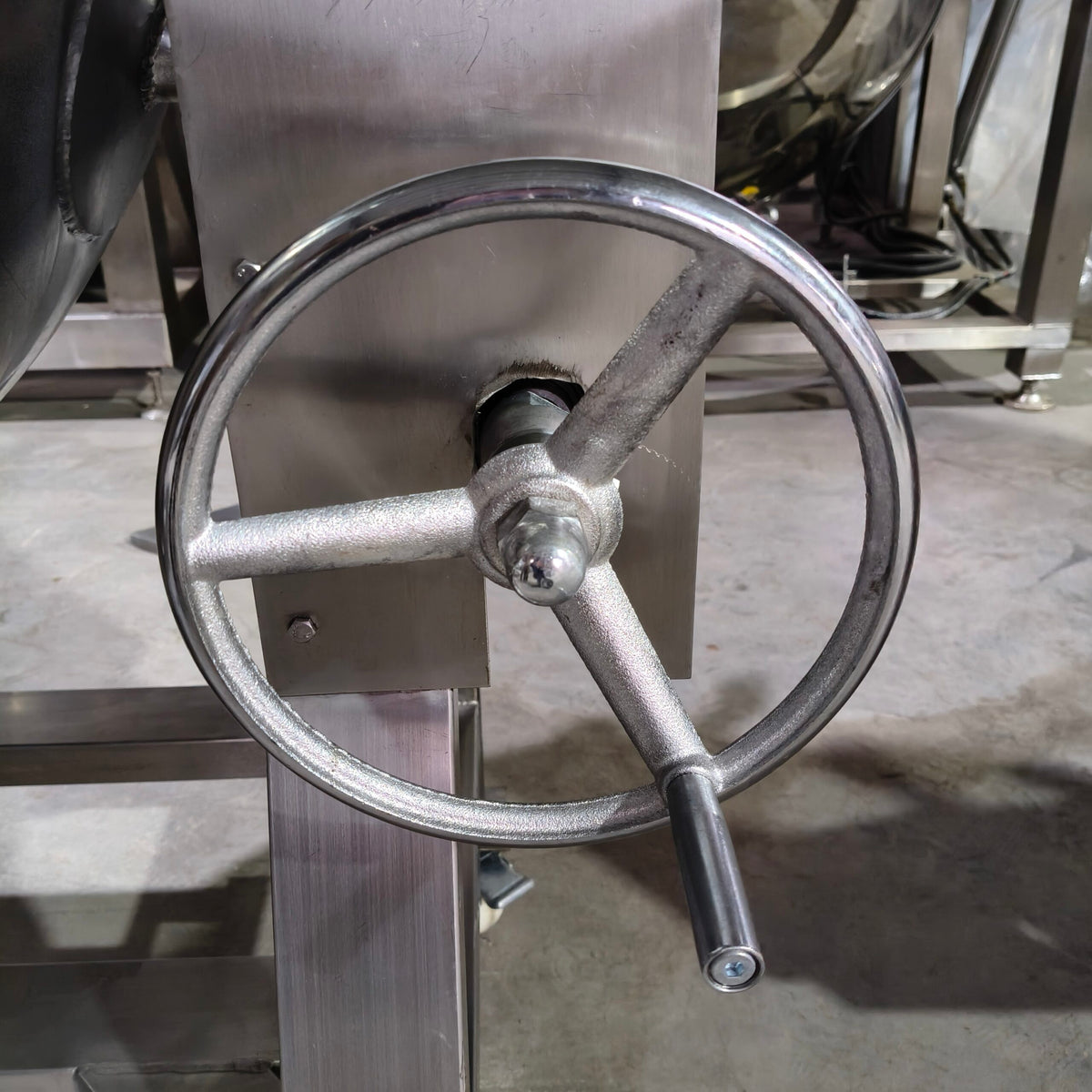 100L Industrial Electric Jacketed Cooking Kettle with Mixer - Image 4
