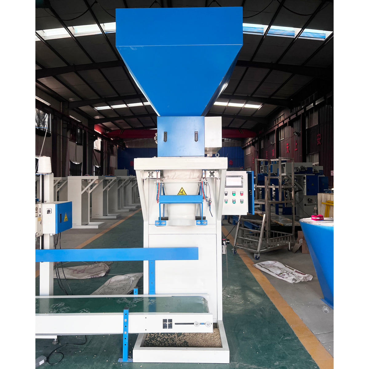 Automatic Chicken Feed Pellet Weighing and Bagging Machine – 15–50 kg - Image 6